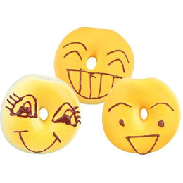 Trixie Brötchen aus Latex – Bild 1 von 4