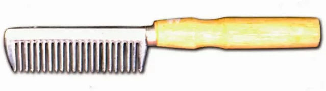 Produktbild von Tattini Kamm für Pferde mit Holzgriff aus Aluminium in Silber und Braun