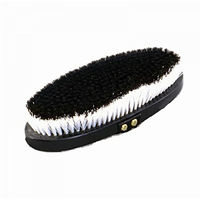 Produktbild von Tattini Pferdebürste aus Holz und PVC in Schwarz oder Weiß