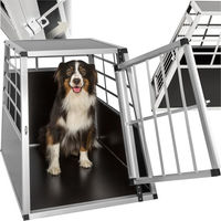 Produktbild von tectake Hundetransportbox single aus Aluminium mit gerader Rückwand und Gittertür in Schwarz