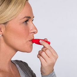 The Company of Animals Whizzclick 2-in-1 Clicker und Pfeife für das Hundetraining mit reflektierendem Trageband in Rot – Bild 1 von 9