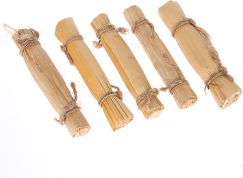 Produktbild von TIAKI Intelligenzspielzeug aus Bananenblatt für Papageien in Naturfarben Gelb und Beige