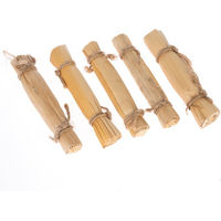 Produktbild von TIAKI Intelligenzspielzeug aus Bananenblatt für Papageien in Naturfarben Gelb und Beige