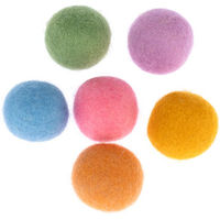 Produktbild von TIAKI Katzenspielzeug Filzbälle aus Wolle bunt 6er Set