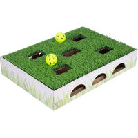 Produktbild von TIAKI Katzenspielzeug Intelligenzspielzeug Jagdbox mit Graspatch aus Pappe in Grün Weiß 40 x 28 x 7 cm