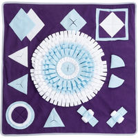 Produktbild von TIAKI Schnüffelmatte Intelligenzspielzeug aus Polyester mit geometrischen Formen 70 x 70 x 1 cm