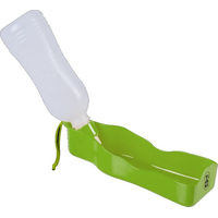Produktbild von TIAKI Tragbare Trinkflasche aus recyceltem Kunststoff 500 ml Grün Weiß - 0,5 l