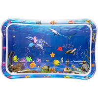 Produktbild von TIAKI Wasser-Spielmatte Intelligenzspielzeug aus PVC Größe L 140 x 90 cm Blau Bunt