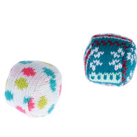 Produktbild von TIAKI Winterliches Strickkugel-Set für Katzen 2er Set