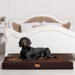tierlando Oscar VIP Orthopädische Hundematratze mit Visco-Schaumfüllung aus Kunstleder und Velours in Braun Größe 120x90cm – Bild 1 von 5