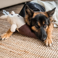 Produktbild von treusinn Hunde-Plüschspielzeug Rudy aus Fleece in Braun-Beige ca. 40 cm mit OEKO-Tex Standard 100