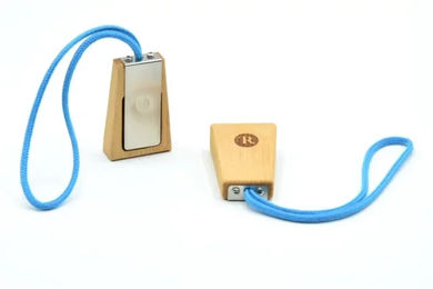 Produktbild von Treusinn Hundeklicker aus Holz für alle Größen