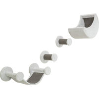 Produktbild von Trixie Katzen Kletterwand Set aus Plüsch mit Kratzmatte 4-teilig weiß/grau