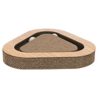 Produktbild von Trixie Kratzpappe für Katzen in Holzoptik mit 2 Spielbällen und Katzenminze braun 36 x 36 x 5 cm