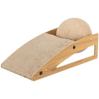 Produktbild von Trixie Kratzrampe mit Ball und Catnip für Katzen in Beige und Natur