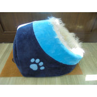 Produktbild von Trixie Kuschelhöhle Minou Katzenhöhle aus Plüsch hellblau/dunkelblau