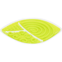Produktbild von Trixie Lick'n'Snack Schleckmatte für Hunde in Blattform aus TPR/PP 28 x 21 cm