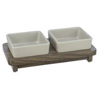 Produktbild von TRIXIE Napf-Set CityStyle für Hunde aus Keramik mit Holzsockel in Weiß Grau Braun - 2 x 0,4 l
