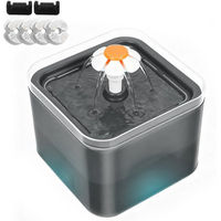 Produktbild von TUWENA Trinkbrunnen für Katzen mit leiser Pumpe, LED-Beleuchtung und 4 Aktivkohlefiltern sowie 2 Schaumstofffiltern