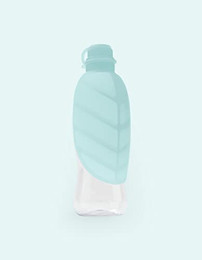 Produktbild von United Pets Leaf Design Wasserspender für Hunde aus Silikon Hellblau - 1 Stk.