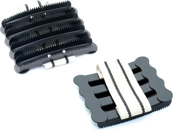 Produktbild von Umbria Equitazione Quadratischer Metall-Striegel für die Pferdepflege in Schwarz