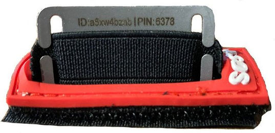 USG Horse HelpMe Badge Helm Clip für Reithelme in Rot aus Kunststoff – Bild 1 von 2