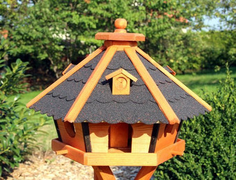 Produktbild von Vogelhaus XL aus Holz mit und ohne Ständer