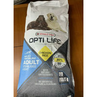 Produktbild von Versele-Laga Opti Life Adult Light Hundefutter Huhn Medium & Maxi Glutenfrei 12,5 kg - 12,5 kg