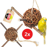 Produktbild von Vogelgaleria 2er Set Weidenkugeln mit Heu gefüllt als Knabber- und Schredderspielzeug für Wellensittiche und Vögel 10cm