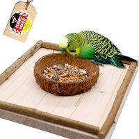 Produktbild von Vogelgaleria Sitzbrett mit herausnehmbarem Kokosschale Futternapf für Wellensittiche und Nymphensittiche