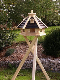 Produktbild von Vogelhaus aus Holz Typ 21 in Braun mit Ständer