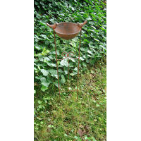 Produktbild von Vogelhaus mit Rankgitter und Gartenstecker aus Metall in Rostbraun