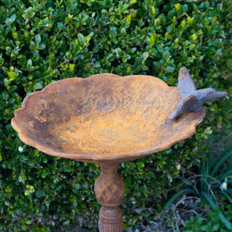 Vogeltränke und Bodenfutterstation aus Metall in Antika-Braun mit Kolibri-Motiv H58,5 x B26,5 cm – Bild 1 von 4