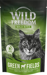 Produktbild von Wild Freedom Snack - Wild Bites (getreidefreie Rezeptur) - Green Fields - Huhn & Lamm 80 g