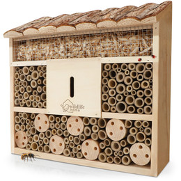 Produktbild von Wildbienen-Villa aus naturbelassenem Kiefernholz mit Rindendach