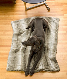 Produktbild von Wohnen & Accessoires Felldecke aus Webpelz Hundedecke Grauwolf
