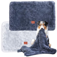 Produktbild von Wahre Tierliebe Fluffy Premium Kuscheldecke für Hunde und Katzen aus Plüsch Grau Größe S wasserabweisend