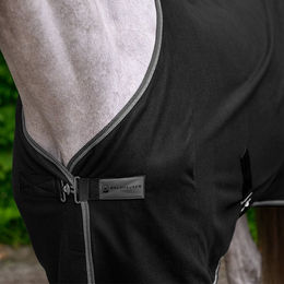 Waldhausen Economic Fleece-Decke für Pferde mit Kreuzgurten in Grau 145 cm – Bild 1 von 5