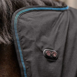 Produktbild von Waldhausen Health Care TecSupreme Heiz- und Massagedecke für Pferde Schwarz Größe L