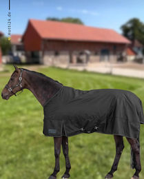 Produktbild von Waldhausen Outdoordecke Nordic Black Pferdedecke aus Polyester in Schwarz 200g