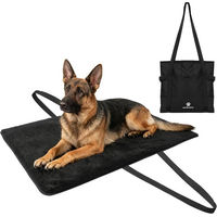 Produktbild von Wanderpfote Hundedecke aus Fleece zum Umhängen wasserabweisend Schwarz