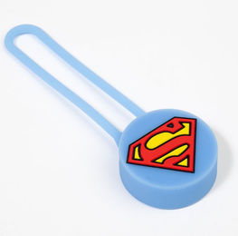 Produktbild von Warner Bros DC Superman Halsbandlicht aus Silikon in Blau und Rot