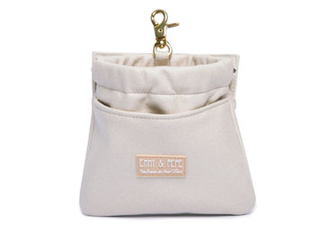 Produktbild von Wau-Pack Futterbeutel aus Wildleder in Creme und Silber