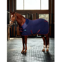 Produktbild von WeatherBeeta Anti-Static Fleece Cooler Pferdedecke Standard Neck in Blau oder Rot