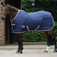 Produktbild von WeatherBeeta ComFiTec 210D Channel Quilt Stalldecke für Pferde Medium mit 100g Füllung in Navy Silber Rot - 100 g