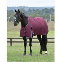 Produktbild von Weatherbeeta Comfitec Essential Outdoor-Pferdedecke mit 220g Füllung aus Polyester