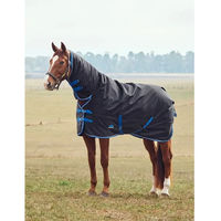 Produktbild von Weatherbeeta Comfitec Tyro 220g Outdoor-Pferdedecke aus Polyester in Schwarz oder Blau