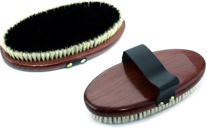 Produktbild von Weiche Reitbürste Umbria Equitazione aus Holz in Braun
