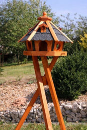 Wetterfestes Vogelhaus aus Holz mit integriertem Futterautomat – Bild 1 von 1