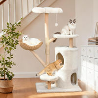 Produktbild von WISFOR Katzenkratzbaum 136cm beige mit Korb und Spielball